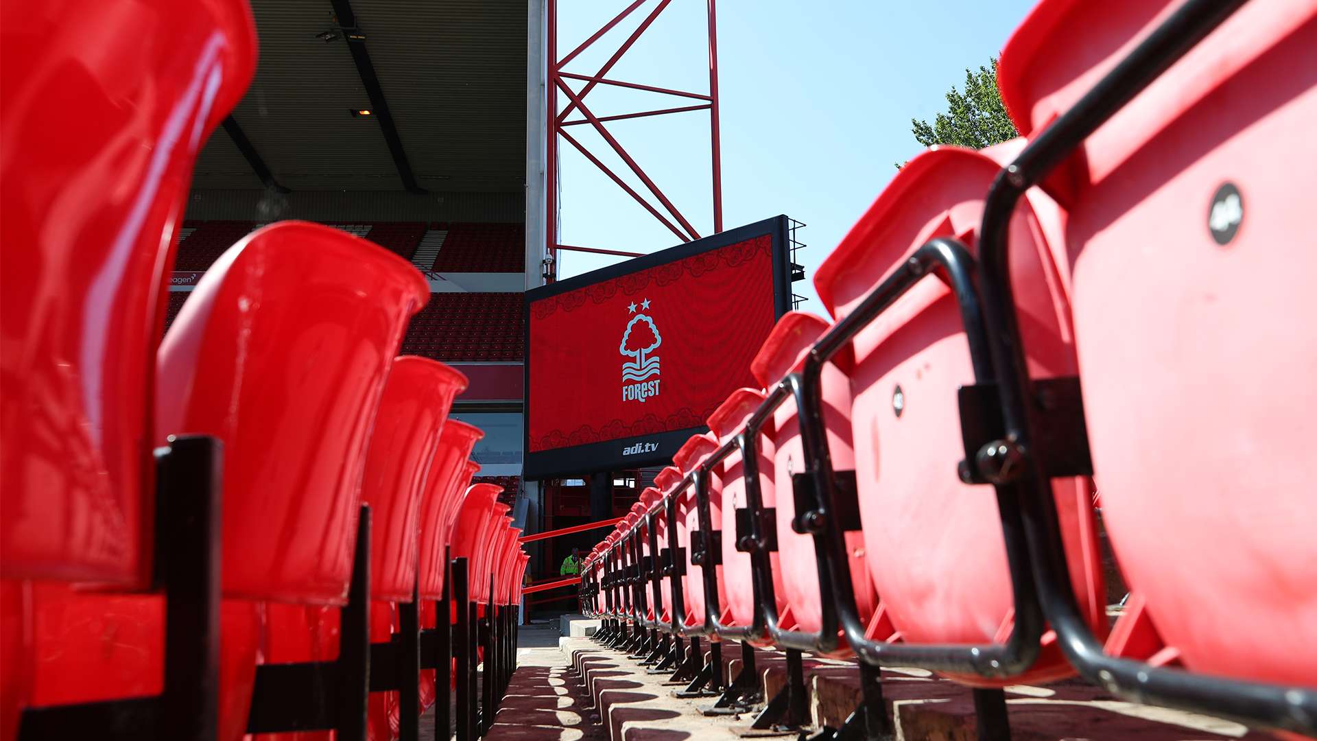 論的矛頭指 論的矛頭指